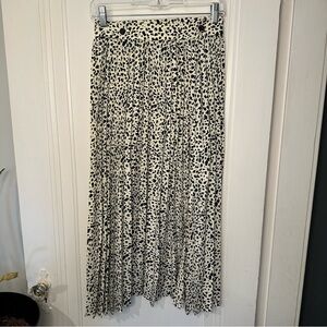 Topshop Cream and Black Patterned Maxi Skirt size 4 pleated
